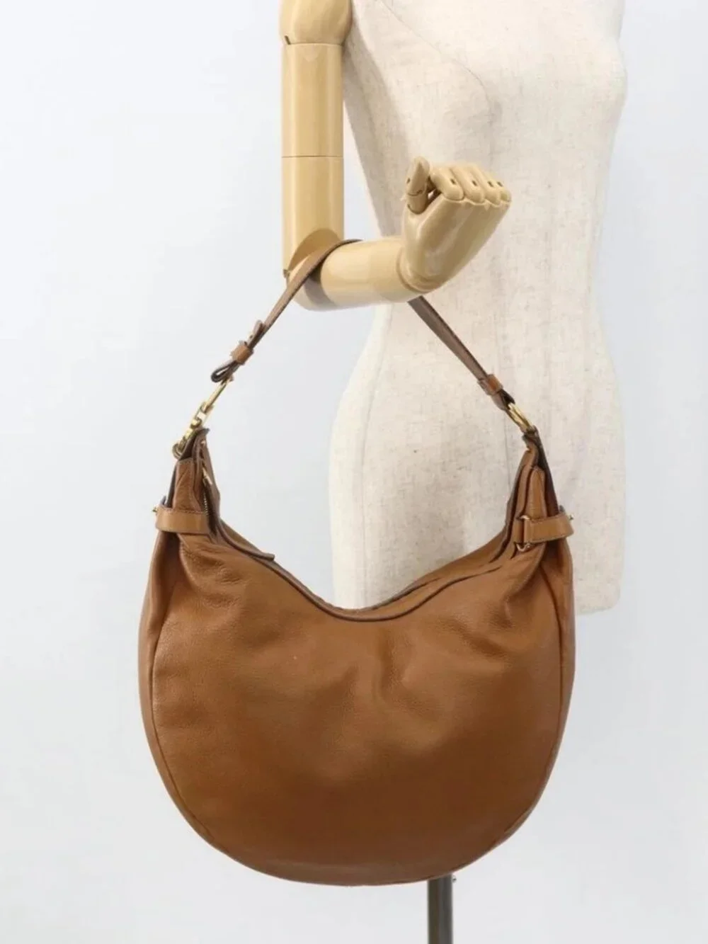 Salvatore Ferragamo Gancini Shoulder Bag Leather Brown Gold Auth gh1932